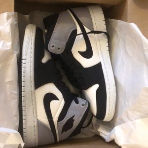 Never worn air Jordan mid se